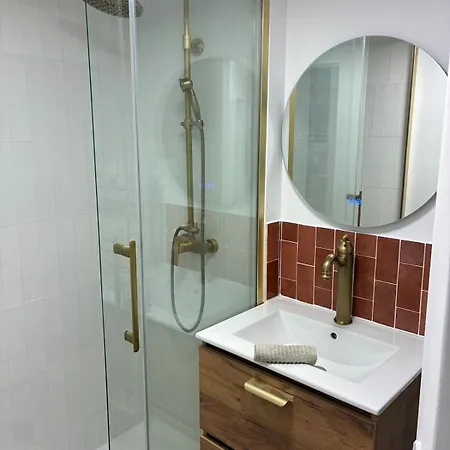 Cozy Avec Terrasse Idealement Situe Apartament *