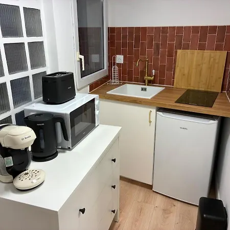 Cozy Avec Terrasse Idealement Situe דירה אנז'ה