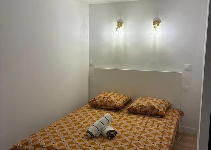 Cozy Avec Terrasse Idealement Situe דירה *