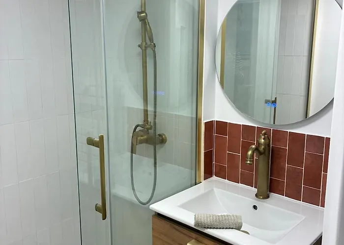 Cozy Avec Terrasse Idealement Situe شقة *