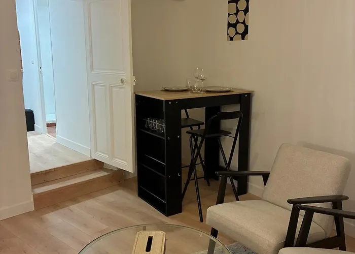 Cozy Avec Terrasse Idealement Situe דירה